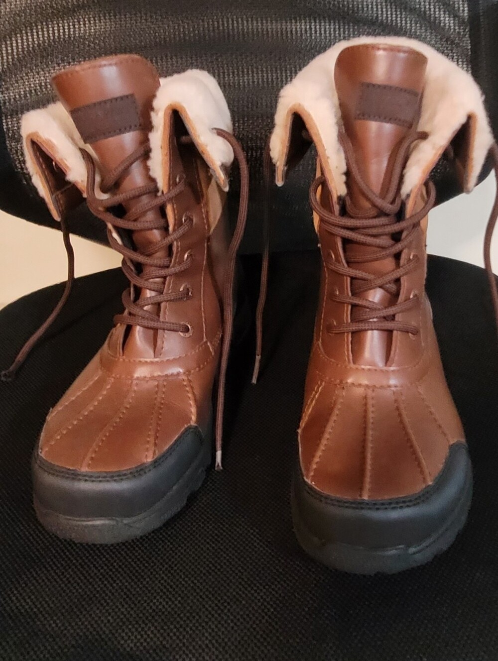 Kids Uggs Butte II CWR Size 6 unisex